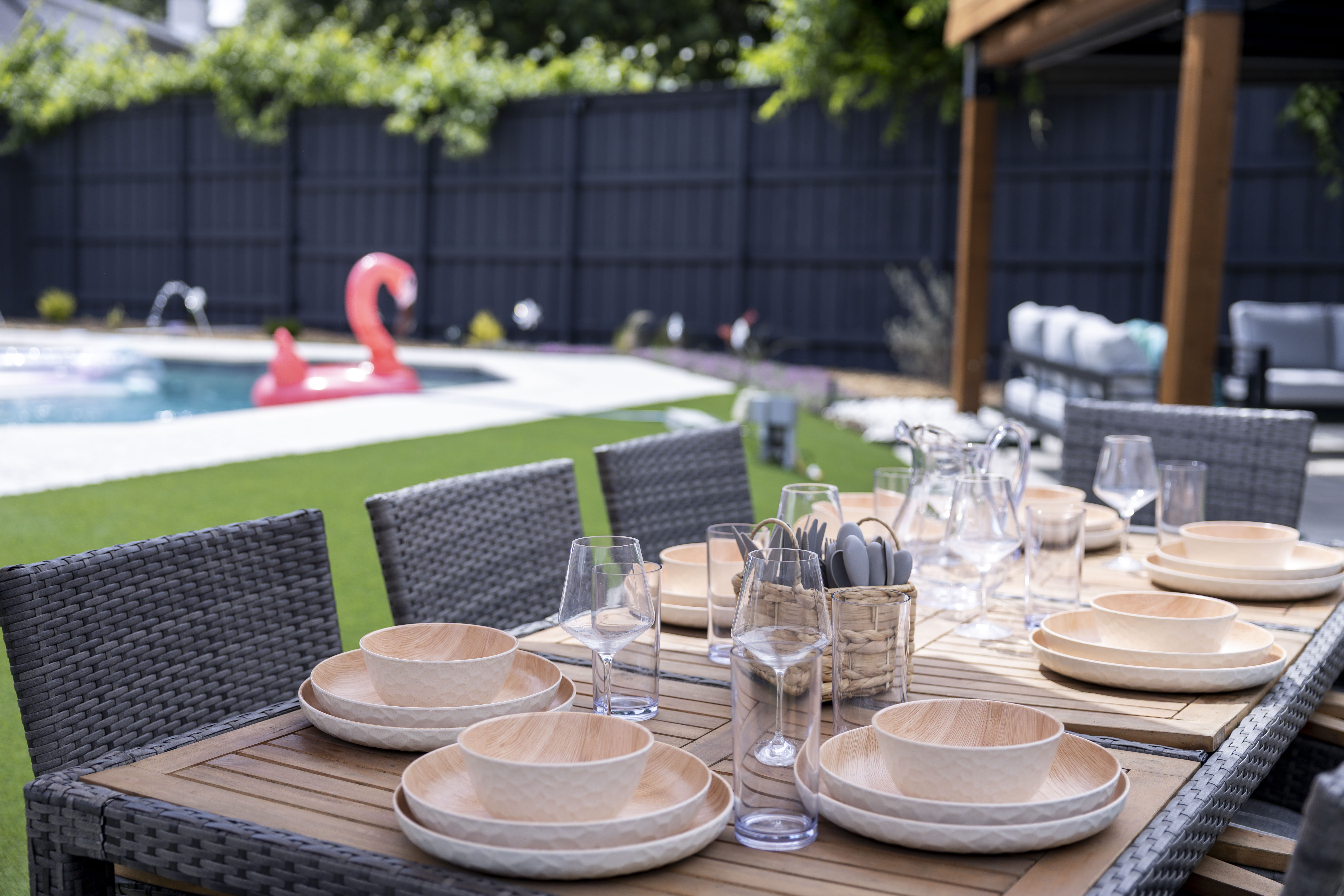 Backyard outdoor dining