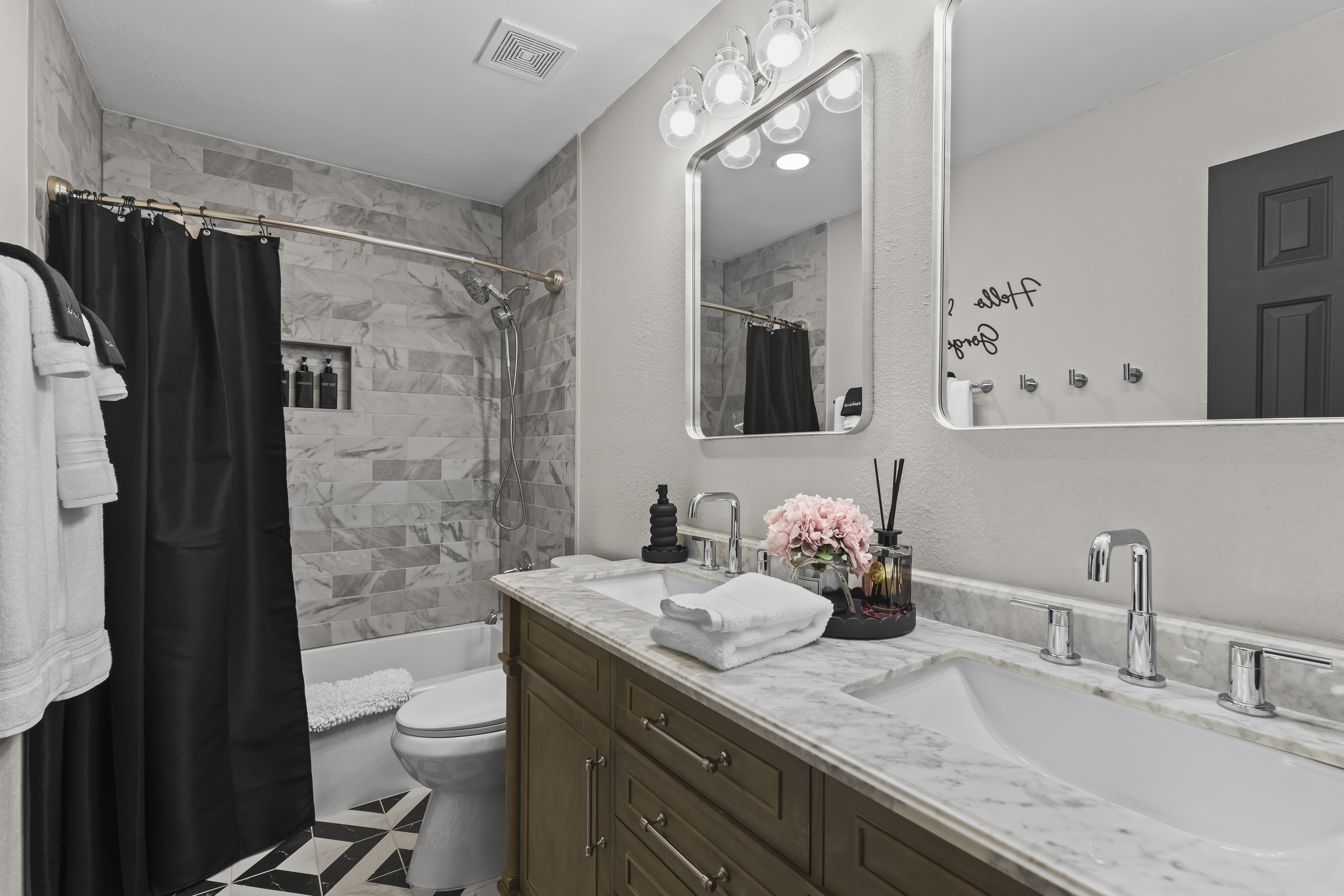 Upstairs Hallway Bathroom